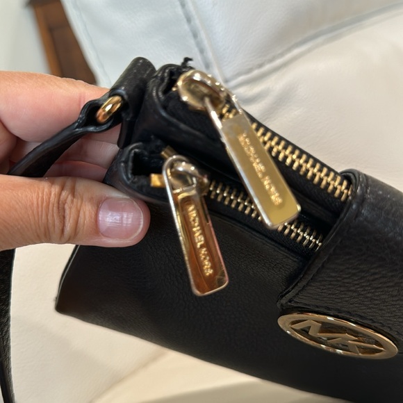 Authentic Leather Michael Kors crossbody bag. - Picture 4 of 14